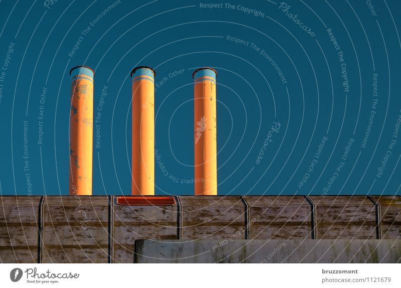 Lernfabrik Technik & Technologie Energiewirtschaft Umwelt Himmel Wolkenloser Himmel Fabrik Gebäude Architektur Mauer Wand Dach Schornstein blau orange