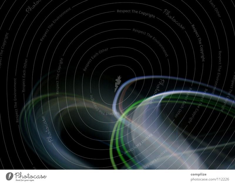 Rausch 04 Rauschmittel LSD Streifen Licht zart elektronisch Lichtschlauch Schlauch schwarz virtuell online violett grün Unschärfe Langzeitbelichtung Belichtung