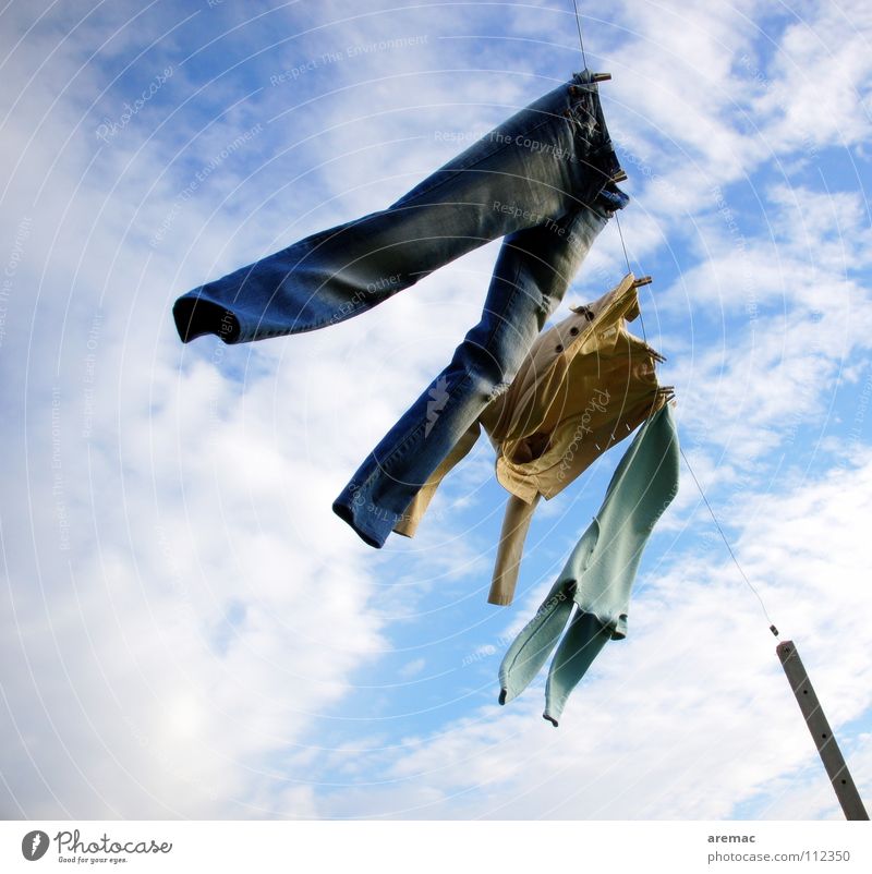 Rock'n'roll Sturm Leidenschaft Hose Wäsche Wäscheleine trocknen Außenaufnahme Freude Kunst Kultur Bekleidung Himmel Jeanshose Tanzen Bewegung