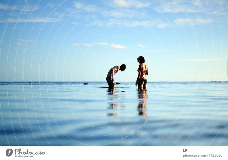 zu Körper Schwimmen & Baden Ferne Sommer Sommerurlaub Sonne Meer Mensch maskulin feminin 2 Natur Wasser Horizont Schönes Wetter beobachten entdecken Blick