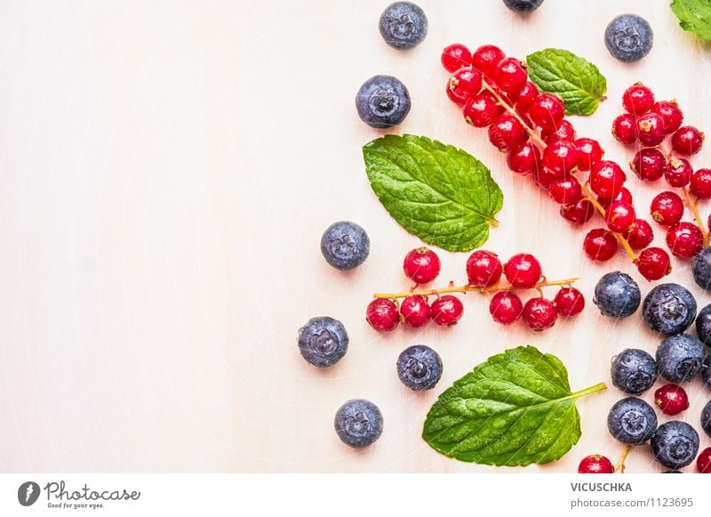 Sommerbeeren sind Gesund Lebensmittel Frucht Dessert Ernährung Frühstück Bioprodukte Vegetarische Ernährung Diät Lifestyle Stil Design Gesunde Ernährung Garten