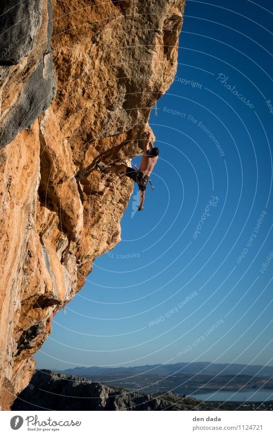 Klettern in Paklenica Kroatien Abenteuer Sommer Berge u. Gebirge Sport Fitness Sport-Training Bergsteigen Sportler Mensch maskulin 1 18-30 Jahre Jugendliche