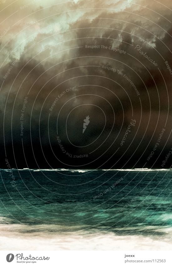 Düstere Horizontale Apokalypse Badeurlaub Wolken dunkel Gemälde Gewitterwolken Gischt Meer Kumulus schlechtes Wetter See Strand Sturm Leidenschaft