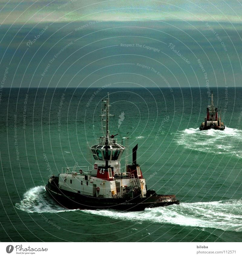 Ab heute gehen wir getrennte Wege Wasserfahrzeug Fischerboot Fischereiwirtschaft Meer grün Ärmelkanal trüb Stimmung Trennung Vergänglichkeit Nordsee Regen