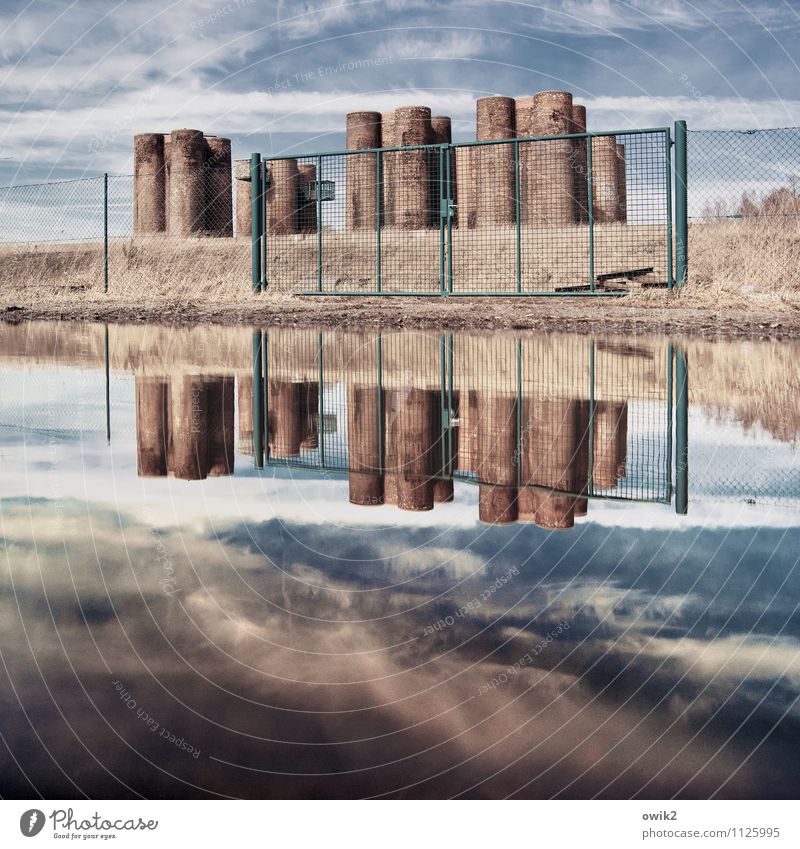 Industriedenkmal Umwelt Luft Wasser Himmel Wolken Horizont Schönes Wetter Gras Sträucher Pfütze Lauchhammer Brandenburg Deutschland Bauwerk Gebäude Architektur