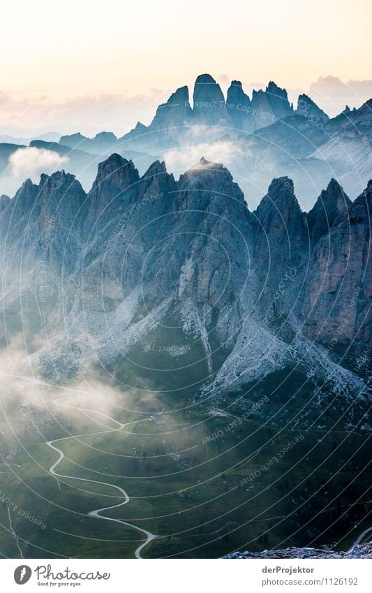 Sonnenuntergang in den Dolomiten Umwelt Natur Landschaft Pflanze Tier Sommer Schönes Wetter Wiese Felsen Alpen Berge u. Gebirge Gipfel Verkehr Straße Gefühle