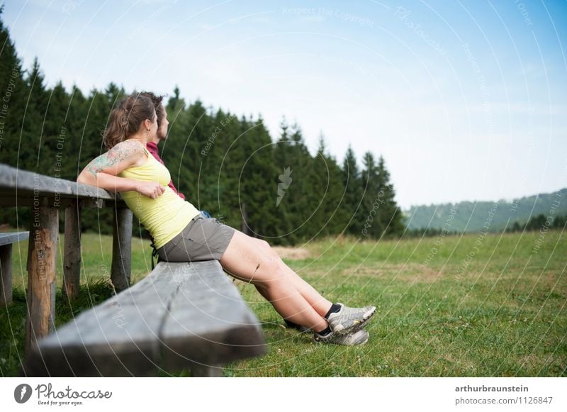 Pause vom wandern Glück Gesundheit sportlich Ferien & Urlaub & Reisen Ausflug Sommerurlaub Berge u. Gebirge Sport Klettern Bergsteigen Mensch maskulin feminin