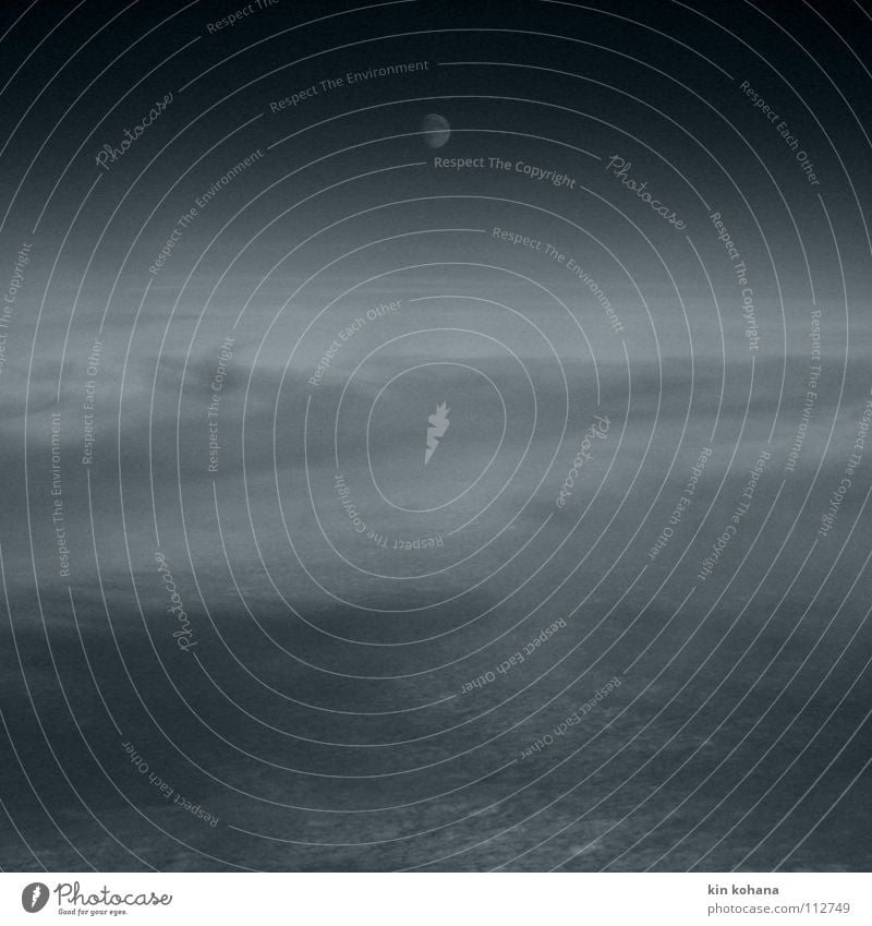 yakamoz Ferne Meer Luftverkehr Himmel Wolken Horizont Mond Nebel glänzend dunkel Unendlichkeit blau Frieden Vergänglichkeit Weltall erhaben Planet hauch