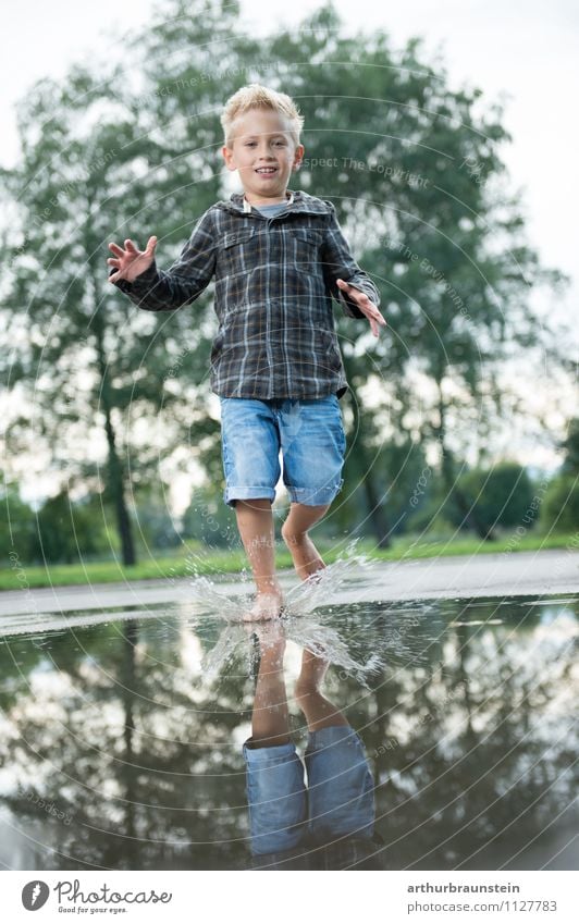 Wasserspiele Freude Gesundheit Freizeit & Hobby Spielen Kinderspiel Garten Spielplatz Mensch maskulin Junge Kindheit Leben 1 3-8 Jahre Natur Sommer Baum Park