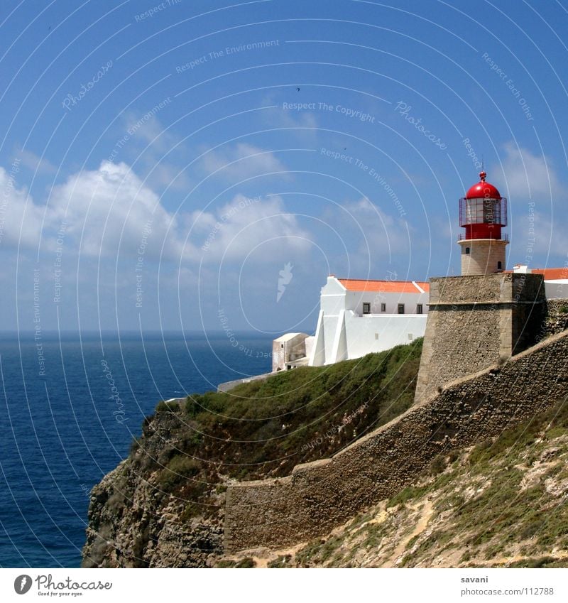 Leuchtturm I Ferien & Urlaub & Reisen Ferne Freiheit Sommer Strand Meer Wellen Haus Wasser Wolken Horizont Schönes Wetter Wind Felsen Küste Gebäude Mauer Wand