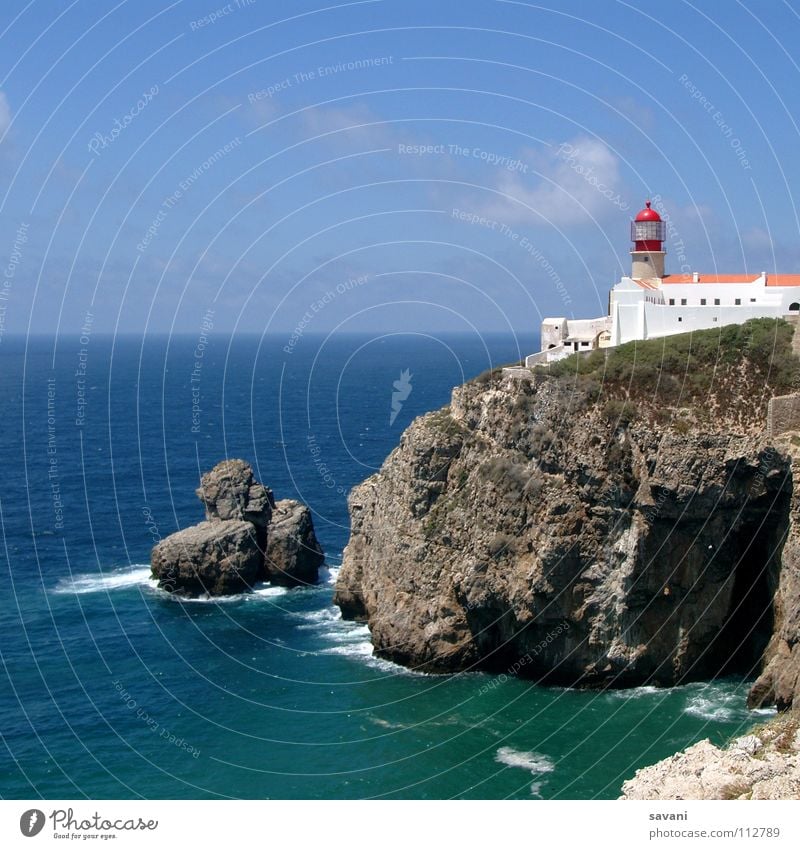 Leuchtturm auf Klippe am Cabo São Vincente bei Sagres in Portugal. Ferien & Urlaub & Reisen Ferne Freiheit Sommer Strand Meer Wellen Haus Landschaft Wasser