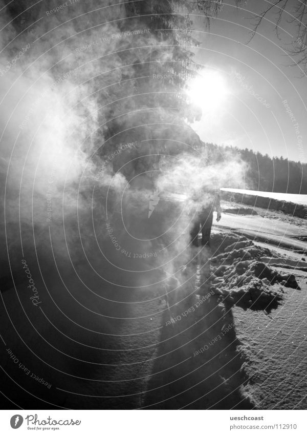 grillen mal anders Winter kalt weiß schwarz Schweiz Gegenlicht mystisch Schwarzweißfoto egge Nebel Rauch Kontrast Himmel Sonne Graffiti Mensch Landschaft