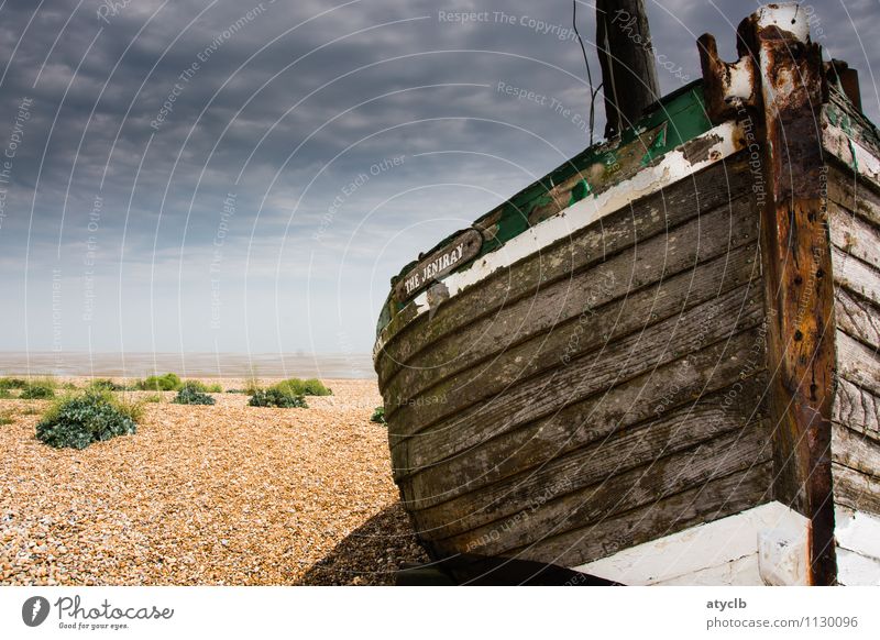 Stranded Meer Erde Wasser Sommer Unwetter Wind Sturm Küste Nordsee Ostsee Insel Menschenleer Schifffahrt Bootsfahrt Fischerboot Segelboot Segelschiff Beiboot