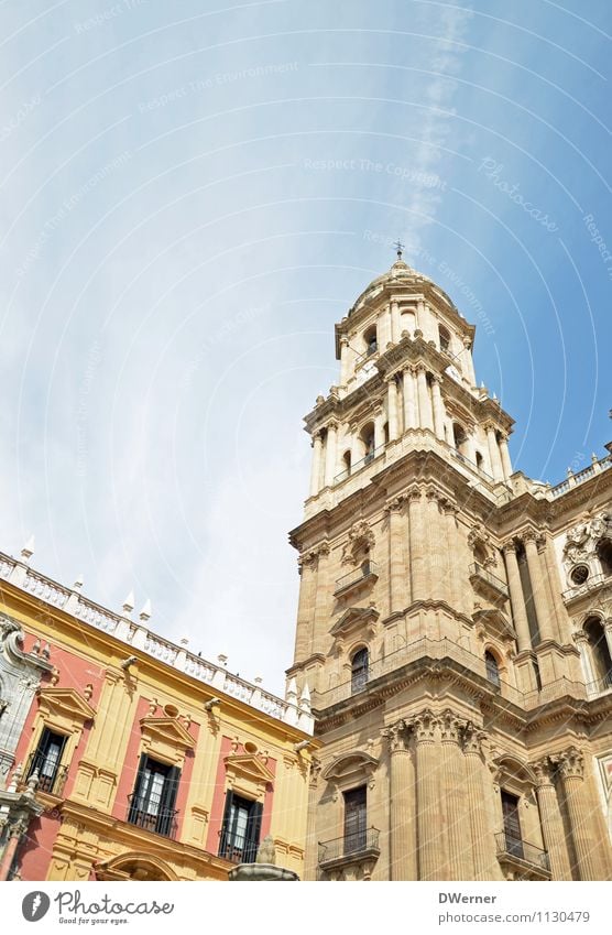 Malaga Sightseeing Städtereise Häusliches Leben Wohnung Haus Traumhaus Hausbau Architektur Himmel Schönes Wetter Stadt Altstadt Kirche Palast Burg oder Schloss