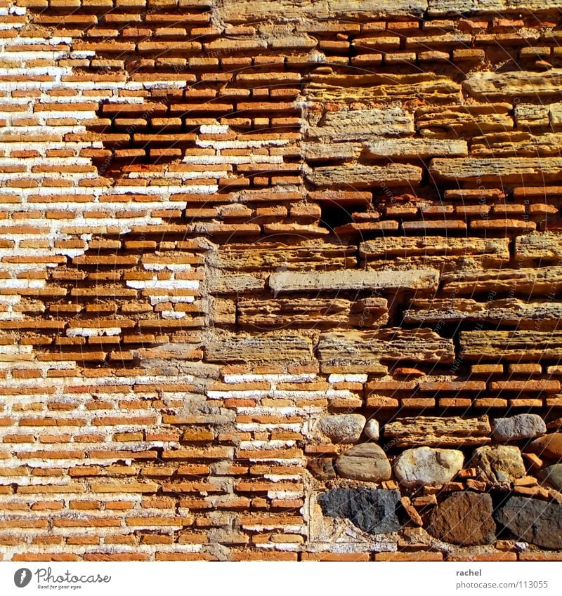 Tapete Spezial Maurisch Mauer Handwerk Bauwerk Ruine historisch Gebäude Backstein Vernetzung liegen Mörtel Naturstein Bruchstein Lehm baufällig zerbröckelt