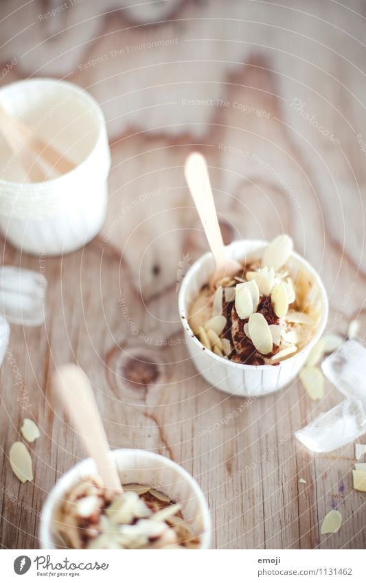 Snack Dessert Speiseeis Süßwaren Ernährung Picknick Schalen & Schüsseln lecker süß Farbfoto Innenaufnahme Menschenleer Tag Schwache Tiefenschärfe