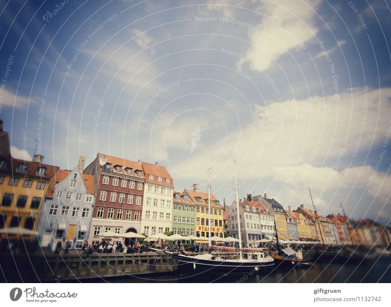 Kopenhagen Haus Häuser Häuserzeile Wasser Hafen Boot Segelboot Fenster Fassade Stadt Außenaufnahme Gebäude Dänemark Hafenstadt Ferien & Urlaub & Reisen Farbfoto