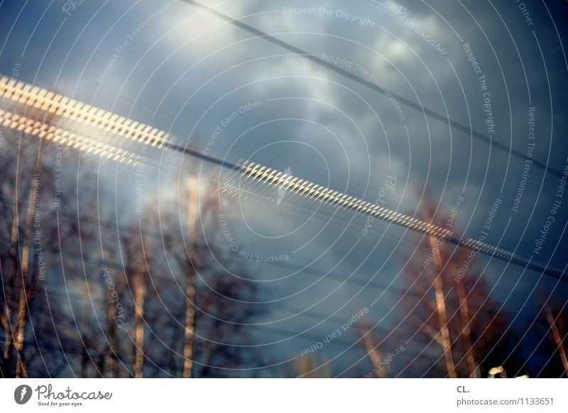 durchzug Umwelt Natur Himmel Wolken Klima Wetter Baum Verkehr Bahnfahren Schienenverkehr Abteilfenster Bewegung Farbfoto Menschenleer Reflexion & Spiegelung