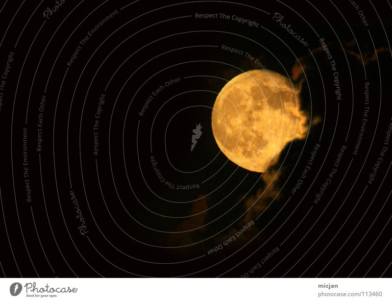 Other side of the world authentisch Wolken gelb Beleuchtung Begleiter Anziehungskraft Ebbe Gezeiten Werwolf Nacht Vollmond Vulkankrater verdeckt kommen rund