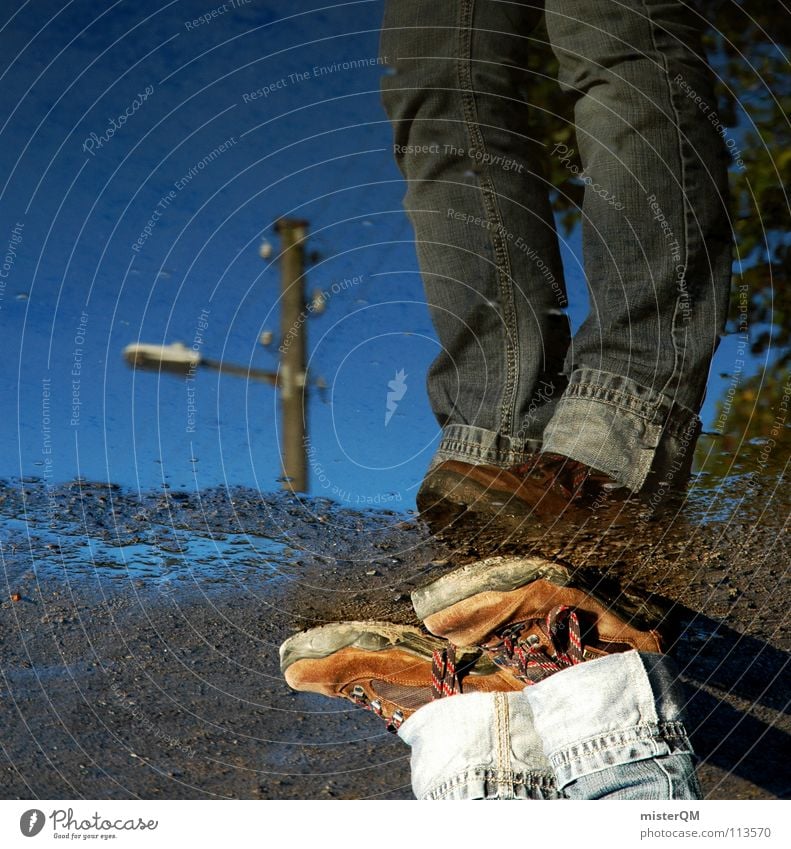 turn inside out III Schuhe Pfütze Wasser nass Anhäufung verkehrt Wasserstelle Wanderschuhe Stiefel wandern braun Ferien & Urlaub & Reisen dreckig Lehm Schlamm