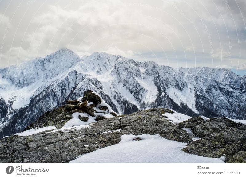 Abkühlung Ferien & Urlaub & Reisen Abenteuer Winter Schnee Winterurlaub Berge u. Gebirge Umwelt Natur Landschaft Erde Gewitterwolken Wetter Felsen Alpen Gipfel