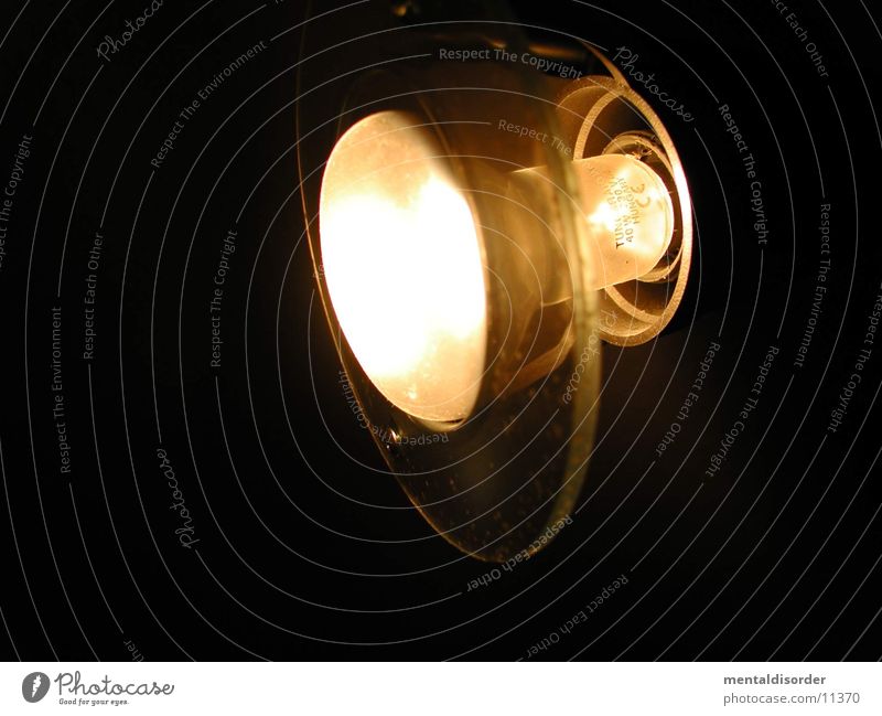 Licht III Lampe Leuchter Glühbirne rund schwarz dunkel Elektrisches Gerät Haushalt Striptease Illumination Kraft Häusliches Leben Decke Scheinwerfer Abend Kabel