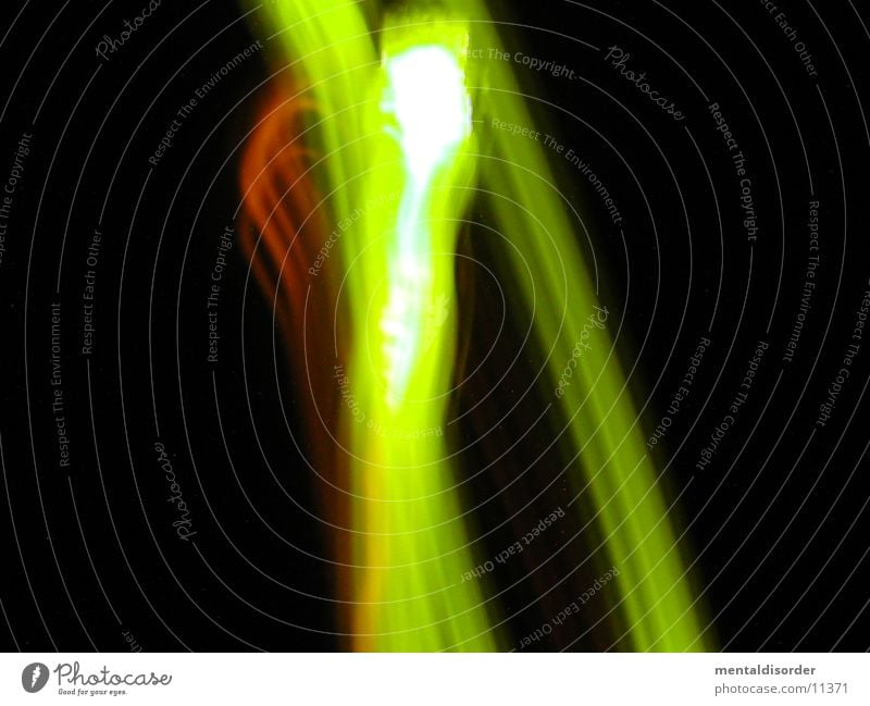 bewegung ist energie Licht Lampe Leuchter Glühbirne rund schwarz dunkel Elektrisches Gerät Haushalt Striptease Illumination Kraft grün Stil Langzeitbelichtung
