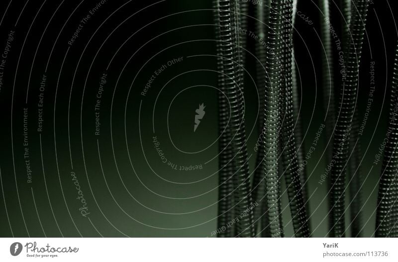 matrix III Schlauch Metall Chrom Edelstahl Stahl geschwungen Biegung dunkel technisch Industriefotografie Roboter grün türkis obskur Kurve Mechanik