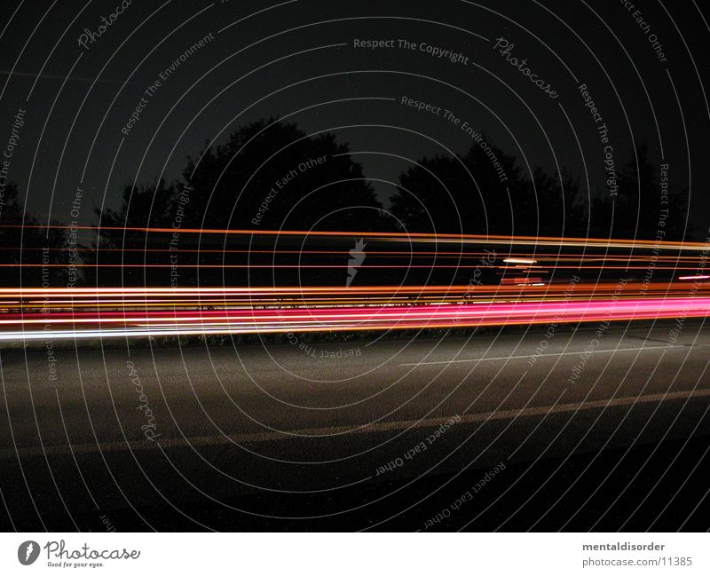 nightshots Licht Nacht Autobahn Geschwindigkeit fahren Streifen rot gelb weiß Baum Sträucher Fahrbahn Barriere lang Belichtung Bewegung Lastwagen Fahrzeug Club