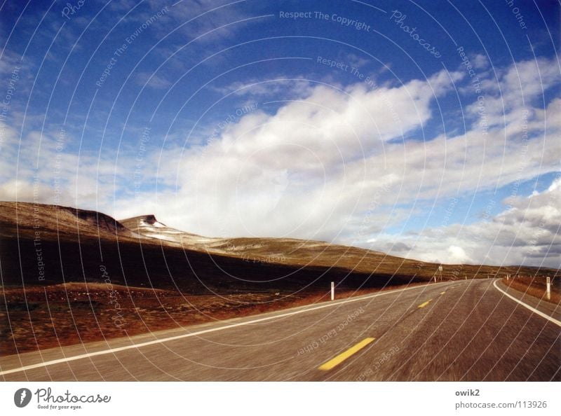 Hurtigroute Ferne Berge u. Gebirge Güterverkehr & Logistik Natur Landschaft Himmel Wolken Horizont Verkehrswege Straße Schilder & Markierungen fahren oben