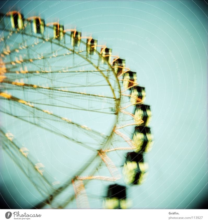 bloß nicht rausfallen Freude Jahrmarkt Nachthimmel Dom drehen dunkel groß rund Macht Romantik Tradition Riesenrad Kindheitserinnerung Heiligengeistfeld