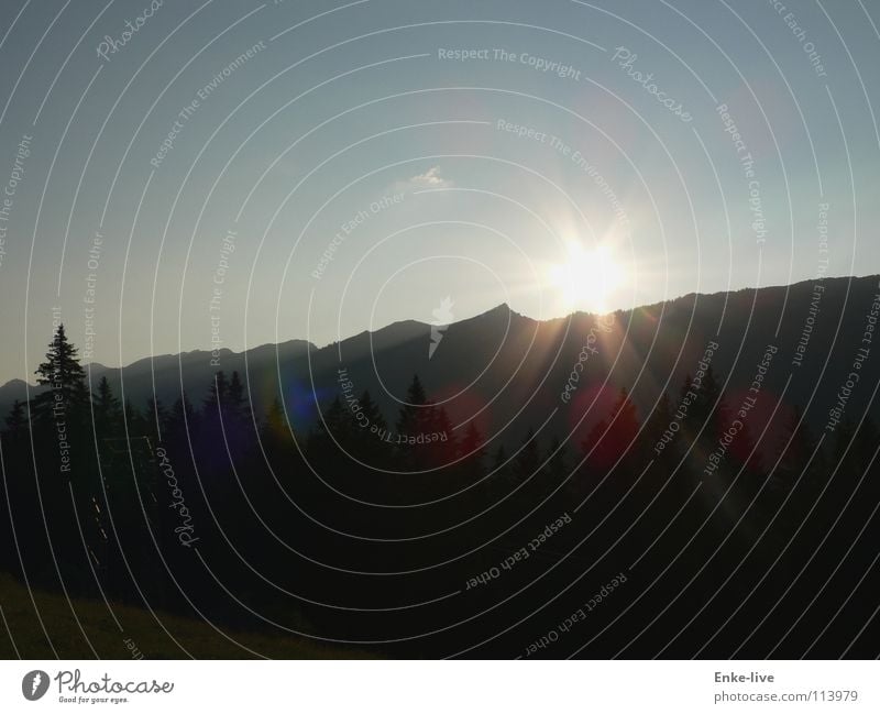 Sunlight Sonnenuntergang Sonnenaufgang grau schwarz Wald Baum Silhouette Sonnenstrahlen Bergkette Wiese Deutschland Berge u. Gebirge Himmelskörper & Weltall