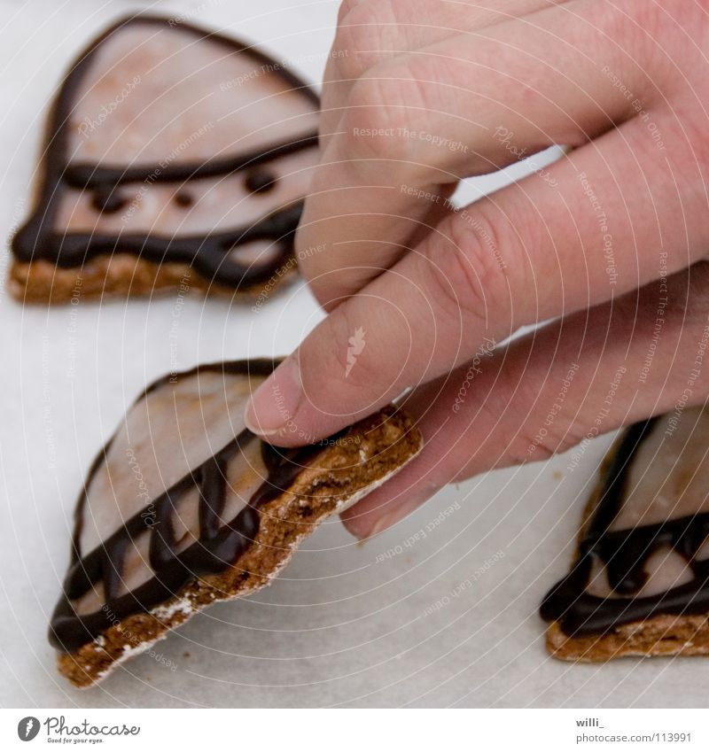 schnapp und weg Keks Dieb Backwaren Bäckerei Lebkuchen Kuchen Glocke Diebstahl süß Ernährung Süßwaren Hand Griff nehmen greifen Weihnachtsgebäck Plätzchen