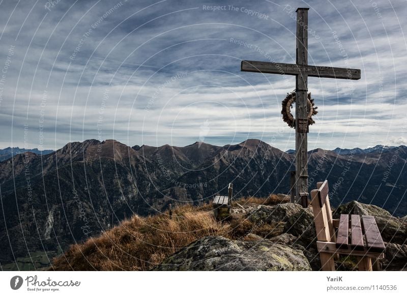 ganz oben wandern Wandertag Wanderausflug Ferien & Urlaub & Reisen Tourismus Ausflug Abenteuer Ferne Freiheit Berge u. Gebirge braun Kraft Christliches Kreuz