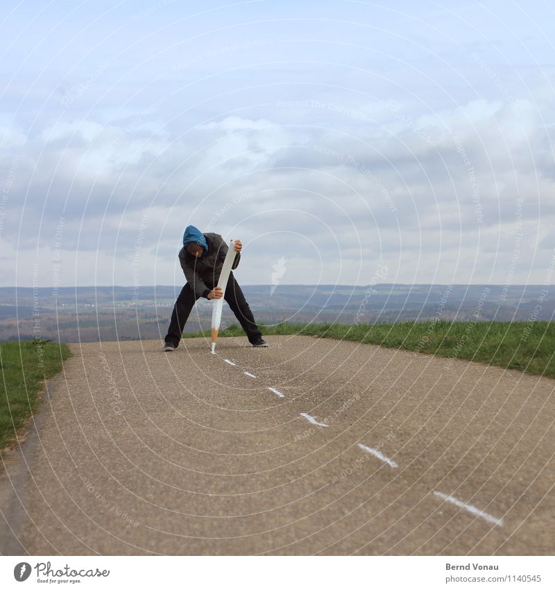 bürgerinitiative Freude Handarbeit Arbeit & Erwerbstätigkeit Mensch Mann Erwachsene Landschaft Gras Verkehr Jeanshose Schreibwaren Schreibstift