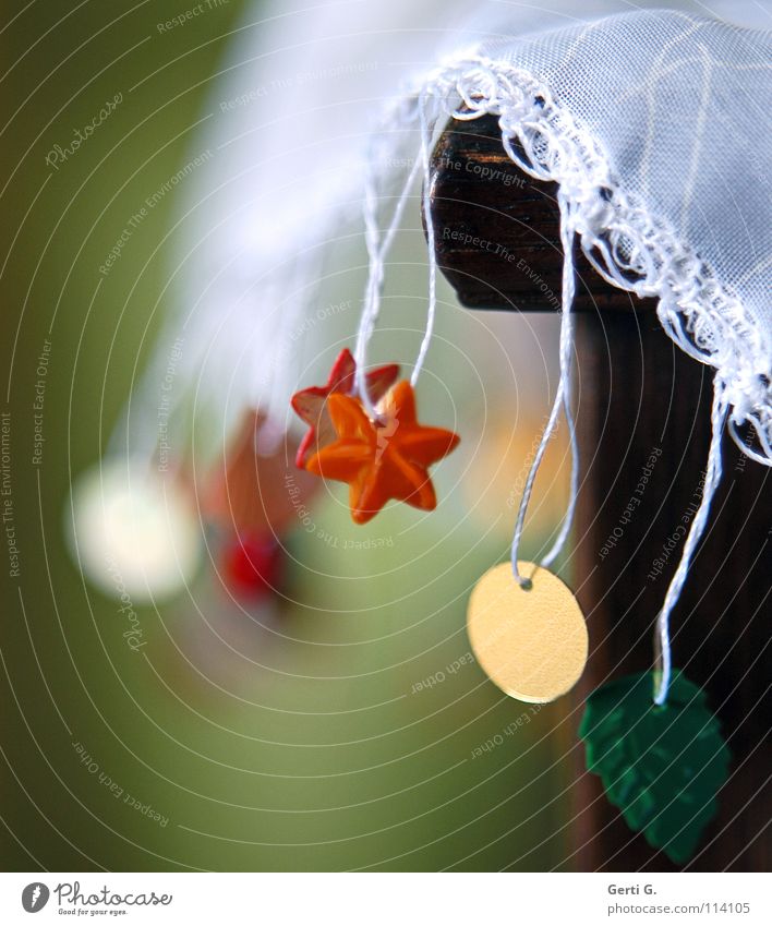 glitzifitzi Türkei Tradition Handwerk Nähen Weihnachten & Advent festlich mehrfarbig grün gelb rot weiß Stoff Schnur Nähgarn Spielen zart Ecke hängen antik