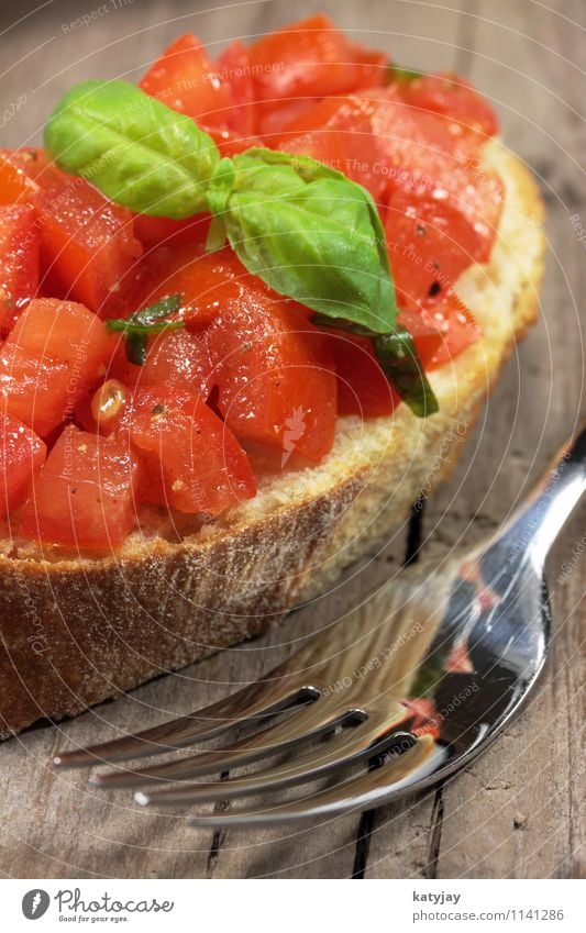 Bruschetta bruschetta Tomate Basilikum Knoblauch Tomatensalat Sommer sommerlich Grillen Beilage Olivenöl Öl Vorspeise Italien Italienische Küche Gemüse