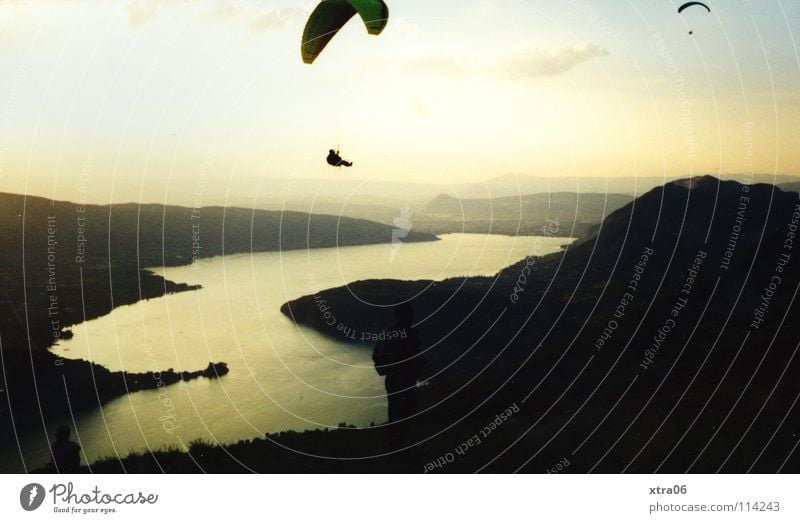 Annecy 9 - Freiheit Frankreich See frei Wasser Himmel fliegen Luftverkehr