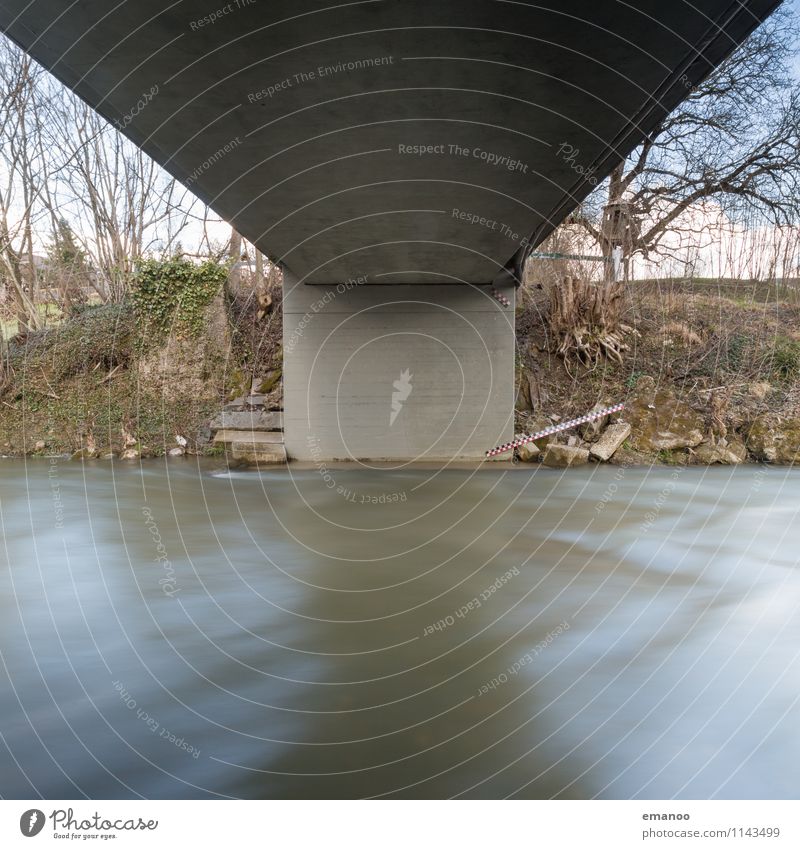 unter der Brücke Natur Landschaft Wasser Klima Klimawandel Unwetter Regen Flussufer Verkehr Verkehrswege Straße Wege & Pfade Beton fahren Geschwindigkeit weich