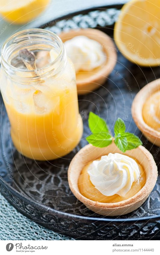 Lemon Curd lemon curd zitronencreme Zitrone Sahne Dessert Marmelade Tradition Frühstück brotaufstrich Törtchen Backwaren Keks Kuchen Frucht gelb tarte klein