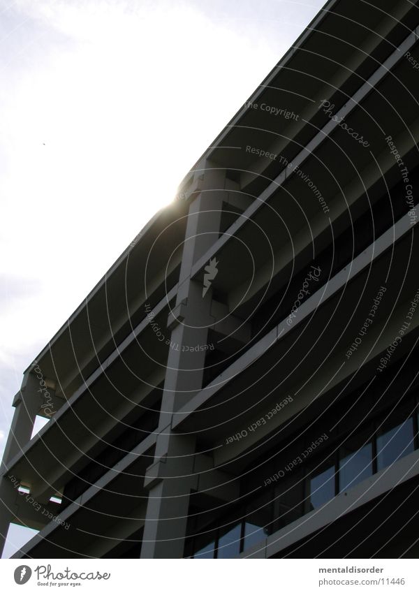 Stahlbeton und Sonnenschein Beton Träger Architektur