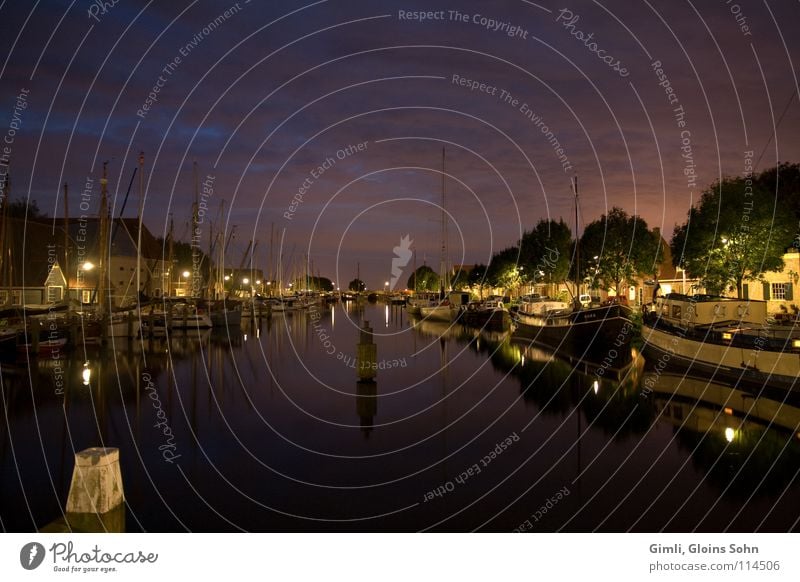 Yachthafen bei Nacht Reflexion & Spiegelung Wolken dunkel Niederlande Langzeitbelichtung Hafen Schifffahrt Wasser Fluss Küste