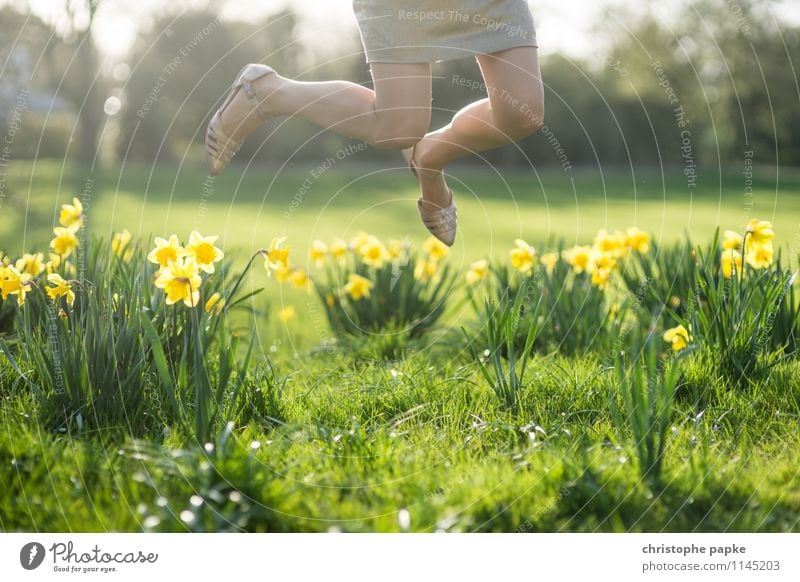 Yippieaye - Frühling is da Lifestyle Freizeit & Hobby feminin Beine Fuß 1 Mensch Natur Pflanze Sommer Schönes Wetter Blume Gras Blatt Blüte Grünpflanze