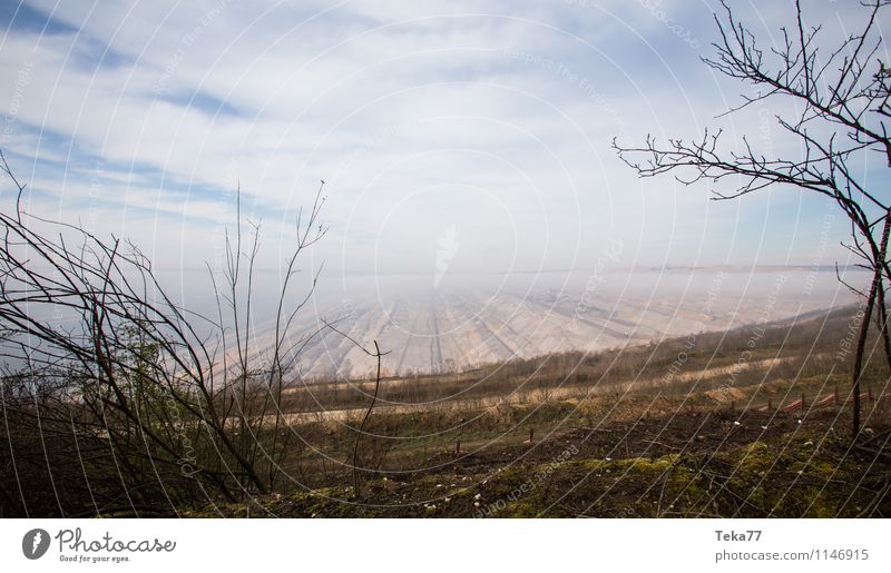 Tagebau Hambach Umwelt Natur Landschaft Urelemente Erde Feld gelb Armut ästhetisch Endzeitstimmung Umweltverschmutzung Braunkohlentagebau Braunkohlenbagger