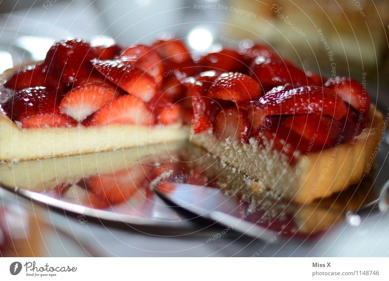 Kuchen für alle Lebensmittel Frucht Teigwaren Backwaren Ernährung Kaffeetrinken Büffet Brunch Festessen Essen Geburtstag frisch lecker saftig süß rot Erdbeeren