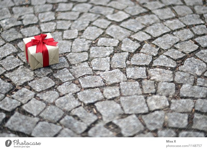 Geschenk Feste & Feiern Valentinstag Muttertag Geburtstag Verpackung Paket Dekoration & Verzierung Schleife klein rot Gefühle Stimmung Vorfreude Liebe