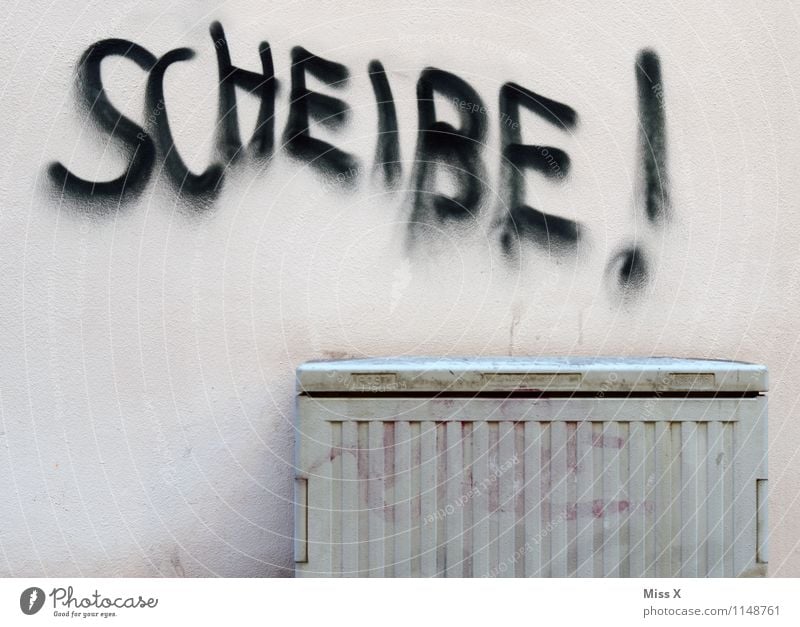 Scheiße Mauer Wand Fassade Schriftzeichen Graffiti Gefühle Laster Wut Ärger gereizt Frustration Verbitterung Aggression Gewalt Hass Kot Wort Schmiererei Farbe