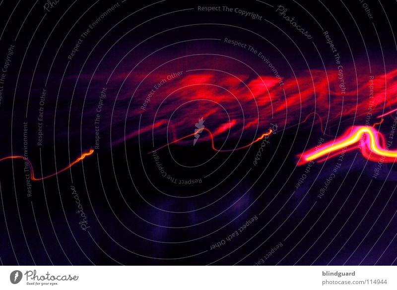 Red Hot rot gelb Licht Rücklicht Verkehr weiß grau diffus dunkel Nacht abstrakt Bewegung Geschwindigkeit Langzeitbelichtung Freude red PKW Linie Abend light