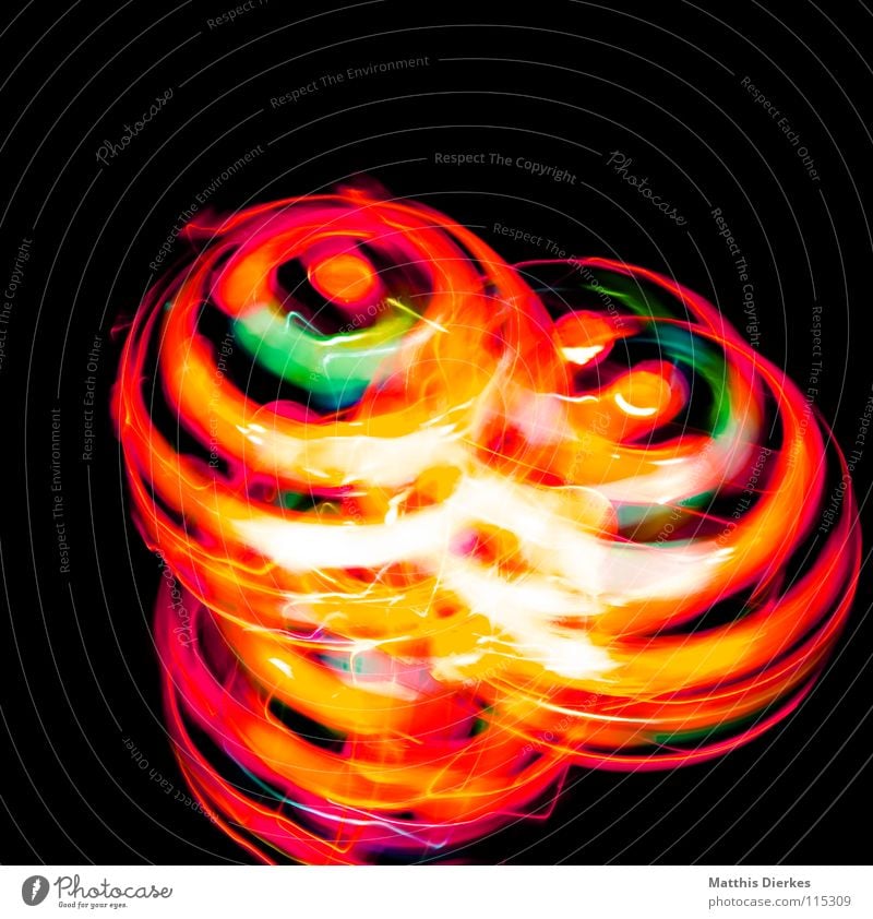 3 mal Disko Licht Lichtspiel Lichterkette Stativ Langzeitbelichtung Strahlung Kurve Bilanz Statistik Verlauf Spuren tief Geschwindigkeit kreisen Konjunktur