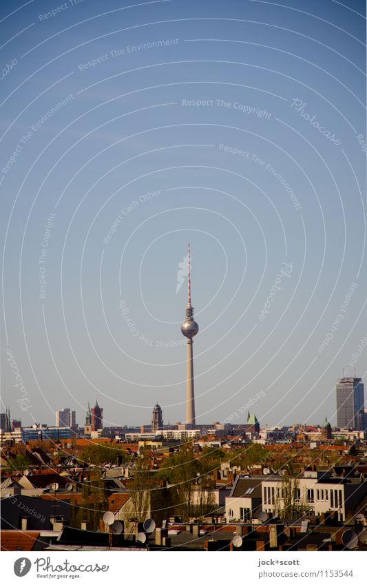 (Tele) Spargel Zeit Wolkenloser Himmel Frühling Schönes Wetter Neukölln Hauptstadt Stadtzentrum Sehenswürdigkeit Wahrzeichen Berliner Fernsehturm Alexanderplatz